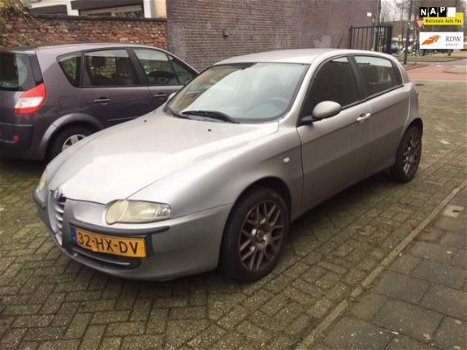 Alfa Romeo 147 - 1.6 T.Spark Distinctive -loopt soms op 3 cilinders-inruilkoopje - 1