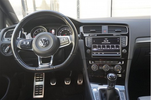 Volkswagen Golf - 1.2 TSI 105pk Highline | R-line in- en exterieurpakket | Navi pro | Climate | 18'L - 1