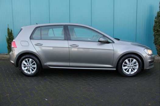 Volkswagen Golf - 1.6 TDI Comfortline Executive BlueMotion/ECC/LMV/PDC/NAV - 1