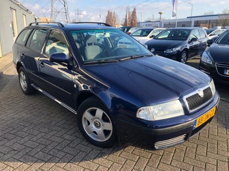 Skoda Octavia Combi - 2.0 Elegance - 1