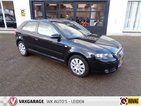 Audi A3 Sportback - 1.6 FSI Attraction Pro Line Business / Cruise Controle / - 1