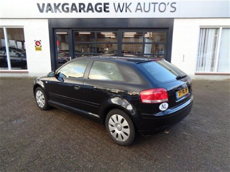 Audi A3 Sportback - 1.6 FSI Attraction Pro Line Business / Cruise Controle / - 1