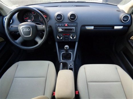 Audi A3 Sportback - 1.6 FSI Attraction Pro Line Business / Cruise Controle / - 1