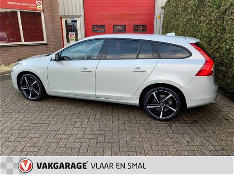 Volvo V60 - 1.6 T3 Kinetic Navigatie-bleutooth-parkeersensoren-Cosmic metallic white - 1