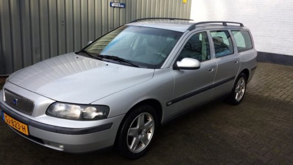 Volvo V70 - 2.4 140PK - 1