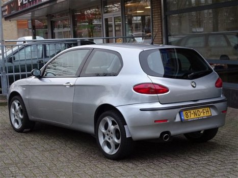 Alfa Romeo 147 - 1.6 T.SPARK EDIZIONE LIMITATA Alle Facturen Aanwezig - 1