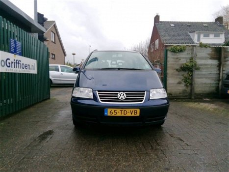 Volkswagen Sharan - 2.0 Trendline 7-zits Nieuwe APK bij aflevering - 1