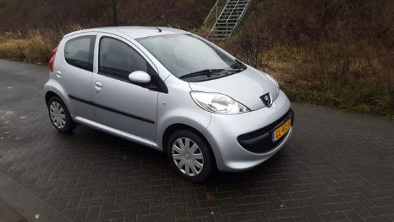 Peugeot 107 - 1.0-12V XR - 1