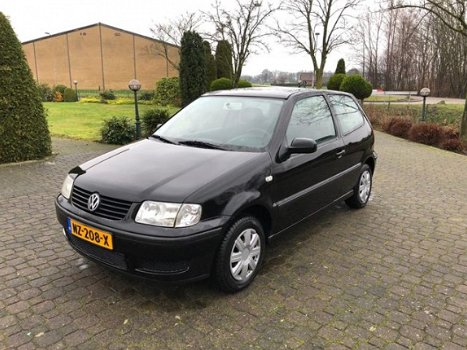 Volkswagen Polo - 1.0 - 1