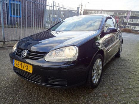 Volkswagen Golf - 1.6 FSI Trendline Business - 1