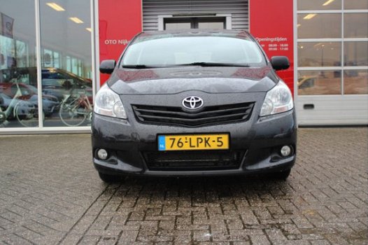 Toyota Verso - 1.8 VVT-i Aspiration 7p. automaat met navigatie, trekhaak en lm velgen - 1