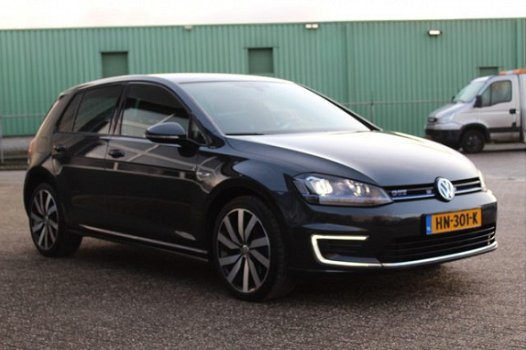 Volkswagen Golf - 1.4 TSI GTE €13.450, - ex btw (204pk) LED V+A/ Zwarte hemel Automaat/ Groot Navi/ - 1