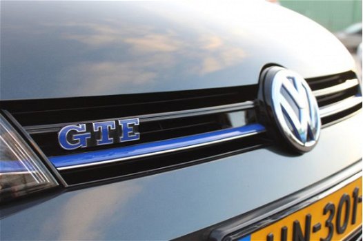 Volkswagen Golf - 1.4 TSI GTE €13.450, - ex btw (204pk) LED V+A/ Zwarte hemel Automaat/ Groot Navi/ - 1