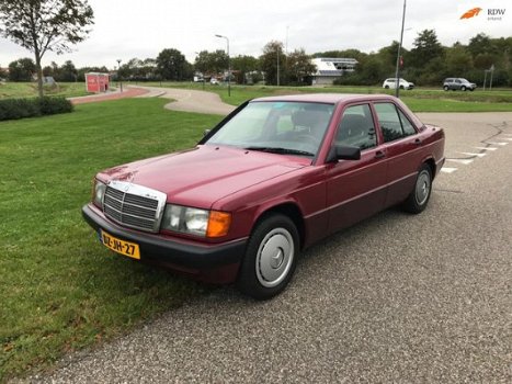 Mercedes-Benz 190-serie - 1.8 E Basic Echt in nieuwstaat Mercedes 190 e 59079 echte km - 1