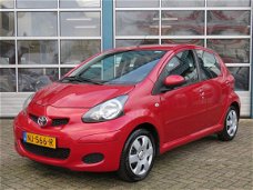 Toyota Aygo - 1.0-12V 5-deurs Aspiration Red / 68.305km / Automaat / Airco