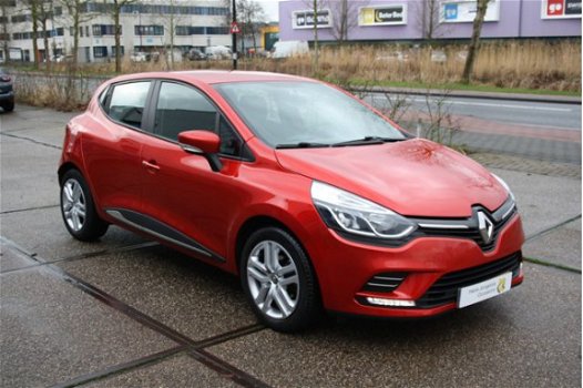 Renault Clio - TCe 90pk Zen Navi / Bluetooth / cruise control / Airco - 1