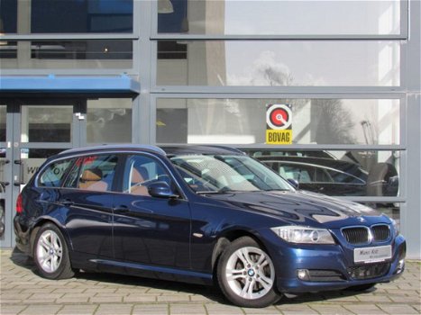 BMW 3-serie Touring - 318i Luxury Line / Airco / Leder Int / Navigatie / LM Velgen / Park Sensors / - 1