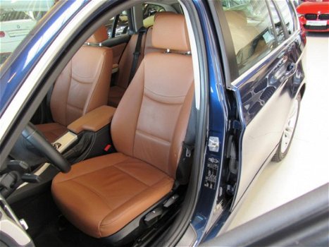 BMW 3-serie Touring - 318i Luxury Line / Airco / Leder Int / Navigatie / LM Velgen / Park Sensors / - 1