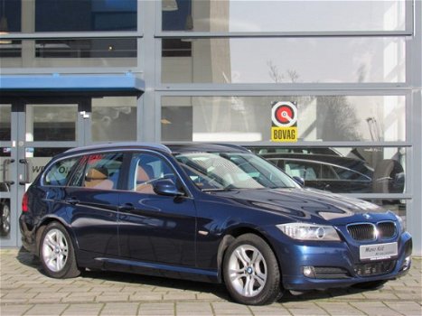 BMW 3-serie Touring - 318i Luxury Line / Airco / Leder Int / Navigatie / LM Velgen / Park Sensors / - 1