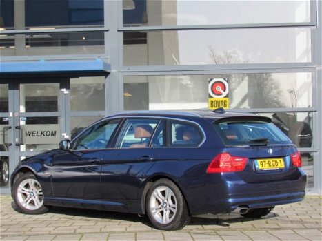 BMW 3-serie Touring - 318i Luxury Line / Airco / Leder Int / Navigatie / LM Velgen / Park Sensors / - 1