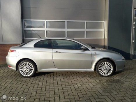 Alfa Romeo GT - 2.0 JTS Progression Stoelverwarming, Elektrische ramen, Climate control, Cruise cont - 1