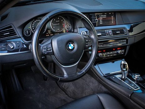BMW 5-serie - 520d High Executive / Trekhaak / Navigatie / Leder - 1