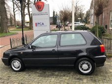 Volkswagen Golf - 1.8 Milestone