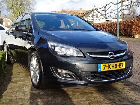 Opel Astra - 1.4 Turbo 120PK Sport + Navi/ 18