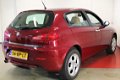 Alfa Romeo 147 - 1.6 T.SPARK 16V DISTINCTIVE LEDER 5 DEURS PDC - 1 - Thumbnail