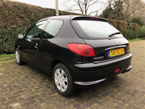 Peugeot 206 - 1.4 Forever Airco / Met NAP / APK 2021 - 1