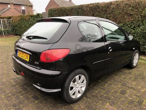 Peugeot 206 - 1.4 Forever Airco / Met NAP / APK 2021 - 1