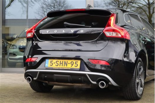 Volvo V40 - D2 R-Design | Vol leder | Elektr. verstelb. voorstoelen | Panoramadak | ECC | Trekhaak a - 1