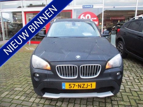 BMW X1 - sDrive18i Executive NL auto | 96.713 KM | navigatie | 150 PK | parkeersensoren - 1