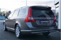 Volvo V70 - 2.5FT SUMMUM GEARTRONIC XENON LEDER NAVIGATIE TREKHAAK - 1 - Thumbnail