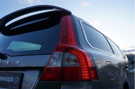 Volvo V70 - 2.5FT SUMMUM GEARTRONIC XENON LEDER NAVIGATIE TREKHAAK - 1