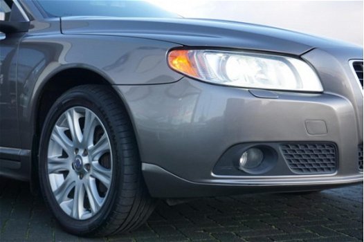 Volvo V70 - 2.5FT SUMMUM GEARTRONIC XENON LEDER NAVIGATIE TREKHAAK - 1