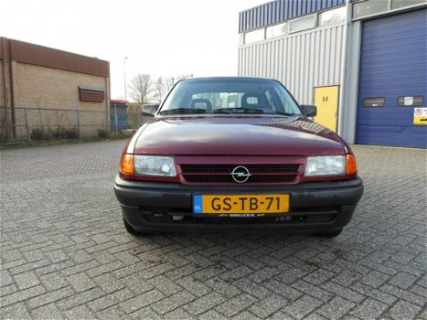 Opel Astra - ASTRA SEDAN C1.6NZ E2 - 1