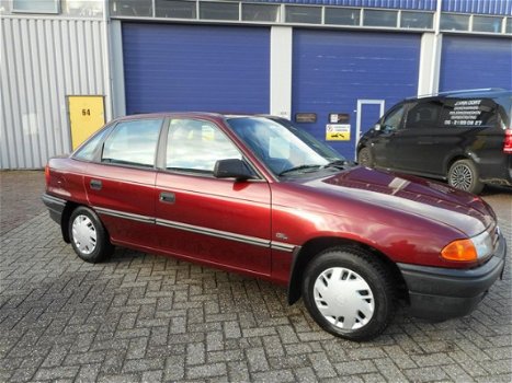 Opel Astra - ASTRA SEDAN C1.6NZ E2 - 1