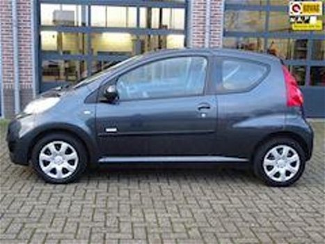 Peugeot 107 - 1.0-12V Millesim 200 airco en centrale deur vergrendeling - 1