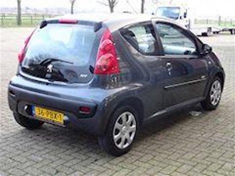 Peugeot 107 - 1.0-12V Millesim 200 airco en centrale deur vergrendeling - 1