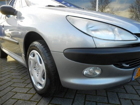 Peugeot 206 - 1.4 5D Gentry / Airco - 1