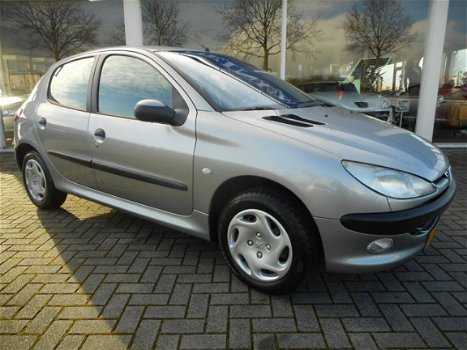 Peugeot 206 - 1.4 5D Gentry / Airco - 1