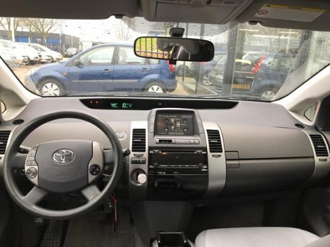 Toyota Prius - 1.5 VVT-i Hybride Automaat Climate Cruise Lichtmetaal - 1