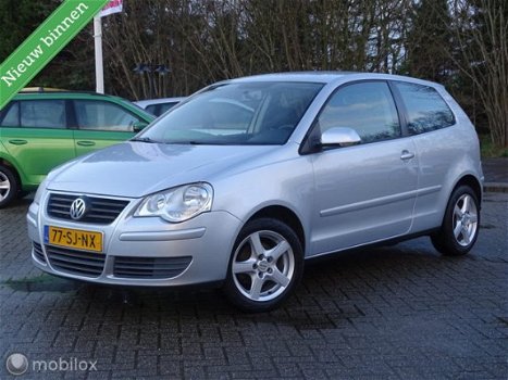 Volkswagen Polo - 1.4i-16V Trendline - 1