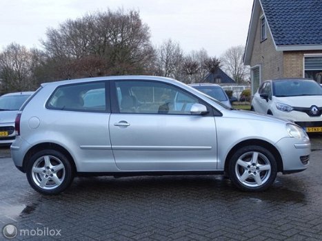 Volkswagen Polo - 1.4i-16V Trendline - 1