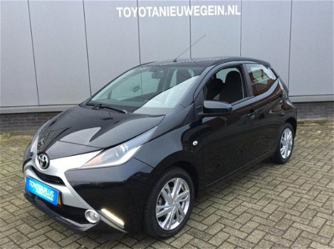 Toyota Aygo - 1.0 VVT-i 69pk 5D automaat, x-play, 5 drs - 1