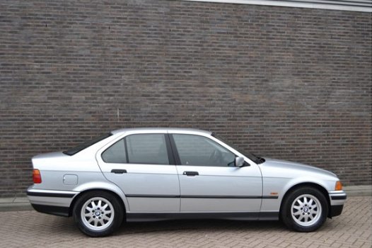 BMW 3-serie - 328i Executive - 1