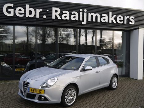 Alfa Romeo Giulietta - 1.4T 170pk Distinctive Lusso*Navi*Leder - 1