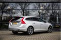 Volvo V60 - 2.0 D4 Ocean Race 1e eigenaar, Adap. cruise, Trekhaak, Leer, Lane assist, - 1 - Thumbnail