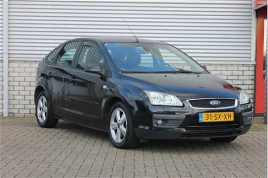 Ford Focus - 2.0-16V Titanium | CRUISE CONTROL | CLIMATE CONTROL | NAP| PDC | PARROT | - 1